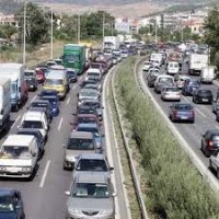 Μποτιλιαρισμα στην εθνικη οδο Αθηνων- Κορινθου